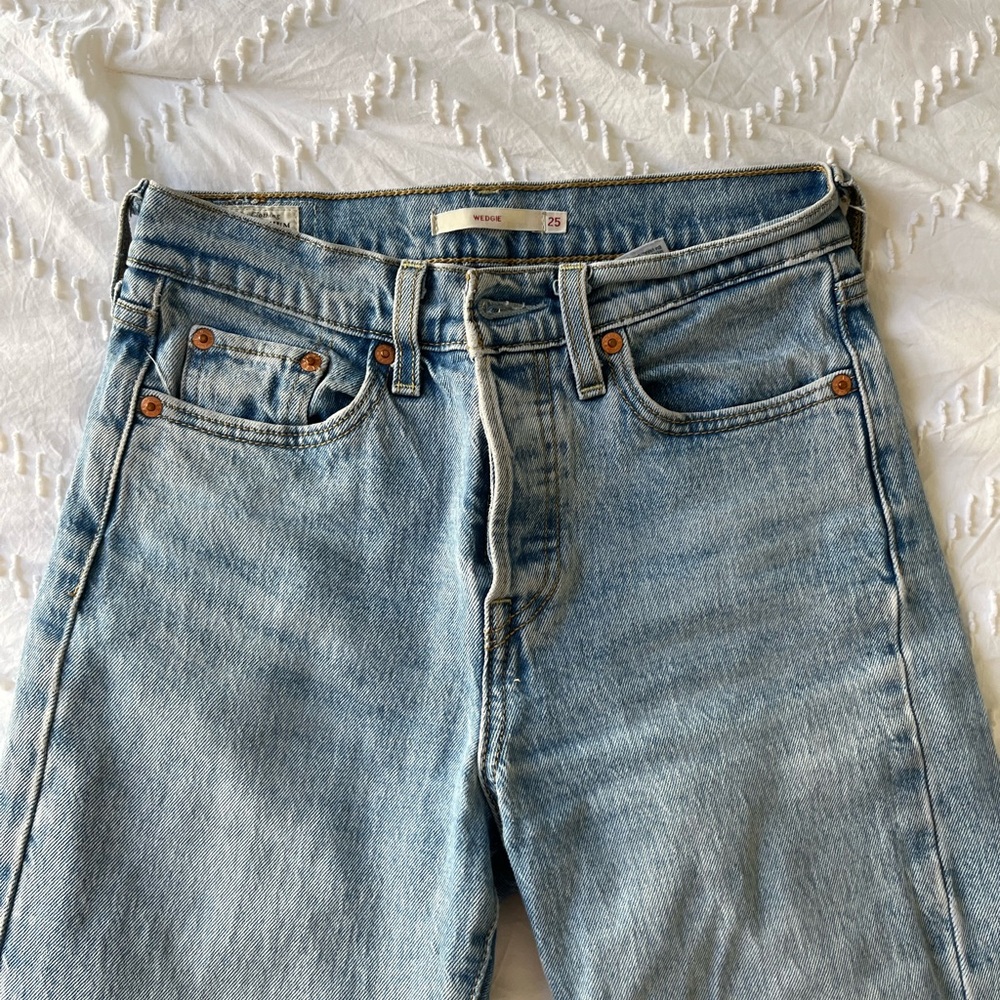 Levi’s Wedgie Straight Leg Jean